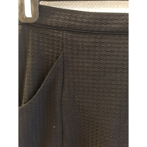 Black mini skirt - Picture 2 of 3